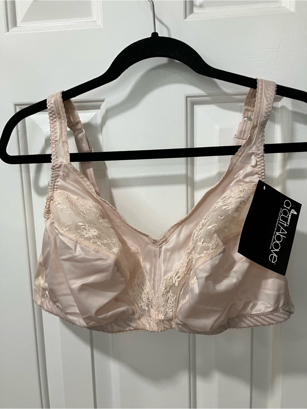 Formfit A CUT ABOVE All Day Comfort Wirefree Lace-Trim Bra Beige
